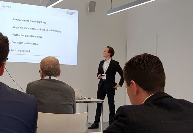 Doktorand Michael Könning während seines Vortrags auf der Multikonferenz Wirtschaftsinformatik (MKWI) im März 2018