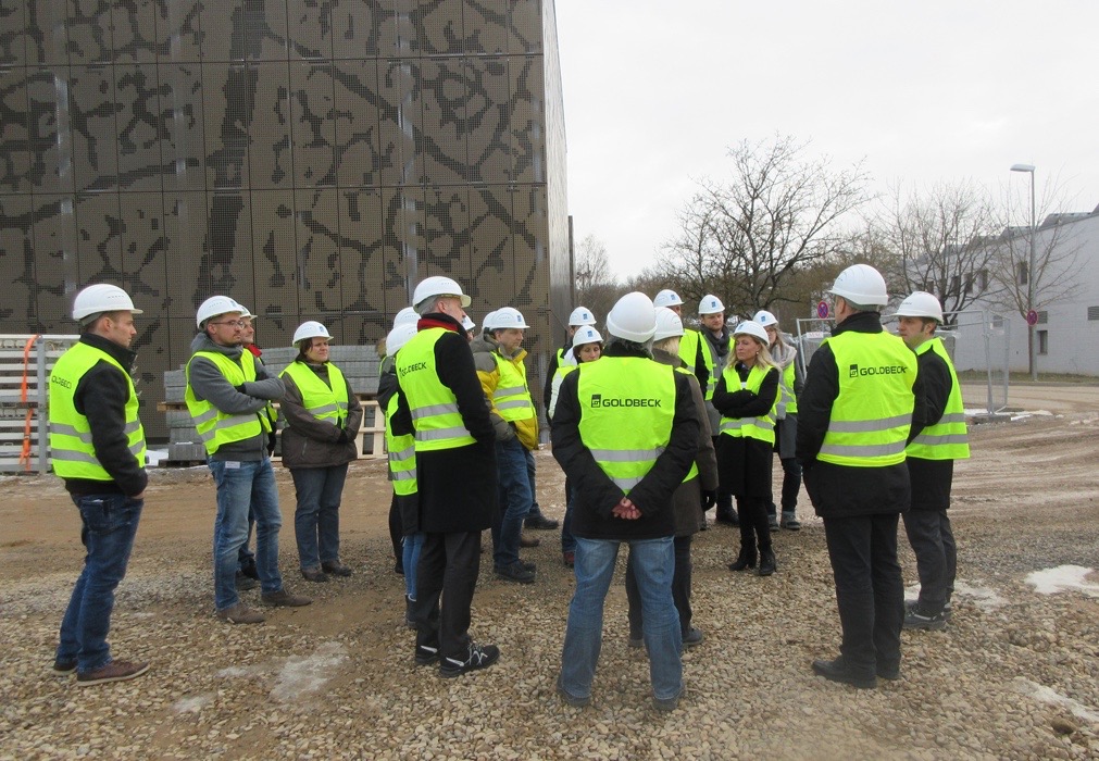 Beim Alumni-Stammtisch stand der Besuch der Baustelle Parkhaus Universität auf dem Programm. Foto: Katja Meier