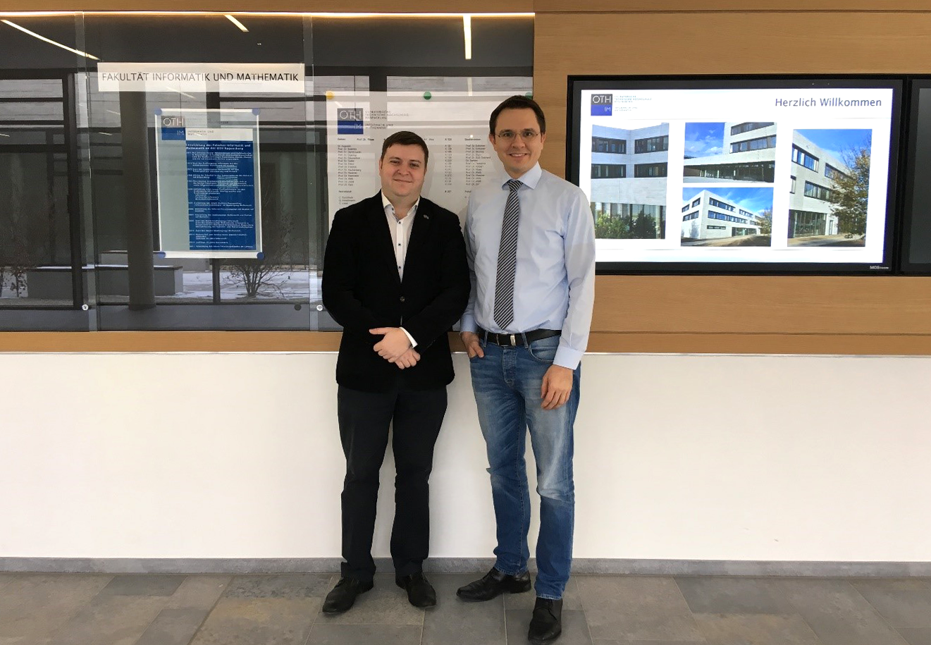 Prof. Dr. Dr. Mikhail Komarov von der HSE, Moskau, (links im Bild) zusammen mit Prof. Dr. Markus Westner (rechts).