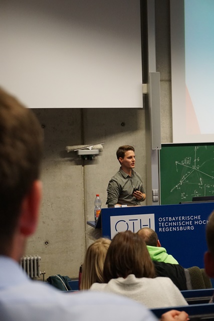 Philipp Rieger hat Ende 2017 sein Masterstudium der Informatik an der OTH Regensburg erfolgreich abgeschlossen. Seit Anfang 2018 arbeitet er für BMW im Silicon Valley. 