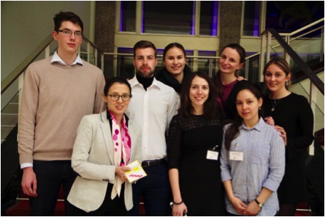 Studierende der OTH Regensburg mit Prof. Dr. Nina Leffers (Zweite von links) in Düsseldorf