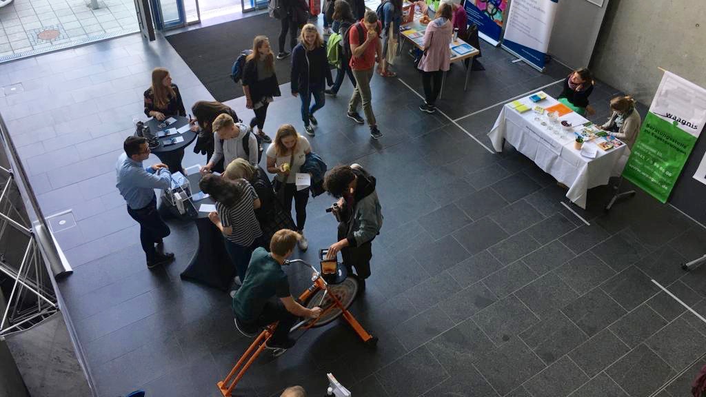 Mit dem Ziel, die Studierenden der OTH Regensburg auf viele Aspekte eines gesunden Lebens aufmerksam zu machen, haben sich die Vereine USO e. V., Campus e. V. und CONNECTA e. V. mit der Hochschule zusammengeschlossen und die Gesundheitstage 2019 veranstaltet.