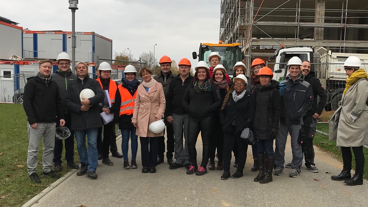 Am 30. Oktober 2019 besichtigten Mitglieder der Fakultät Architektur der OTH Regensburg die Fortschritte des Neubaus ihrer Fakultät auf dem Campusgelände am Galgenberg.