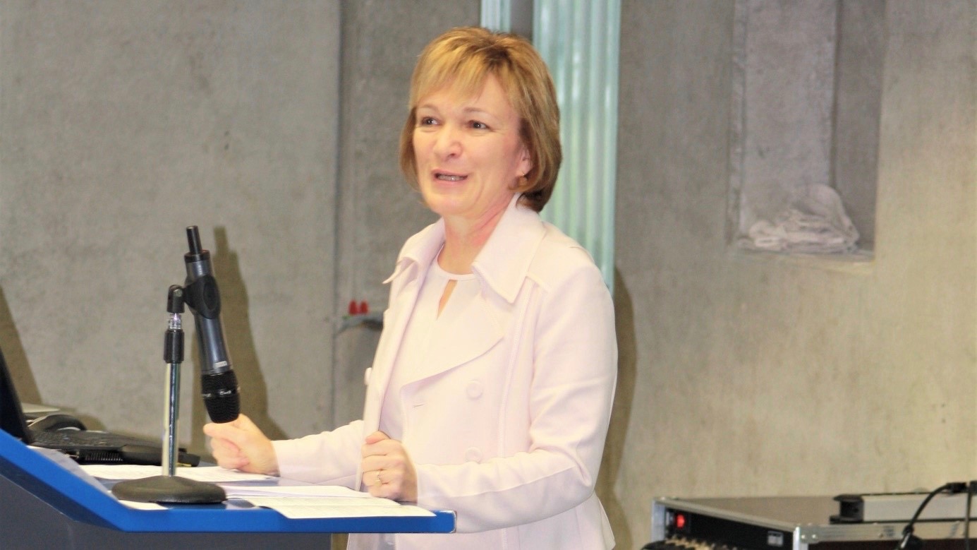 Prof. Dr. Christiane Hellbach, Vizepräsidentin der OTH Amberg-Weiden und stellvertretende Clustersprecherin, beim Studientag 2019 des Forschungsclusters „Ethik, Technologiefolgenforschung und Nachhaltige Unternehmensführung“ (ETN).