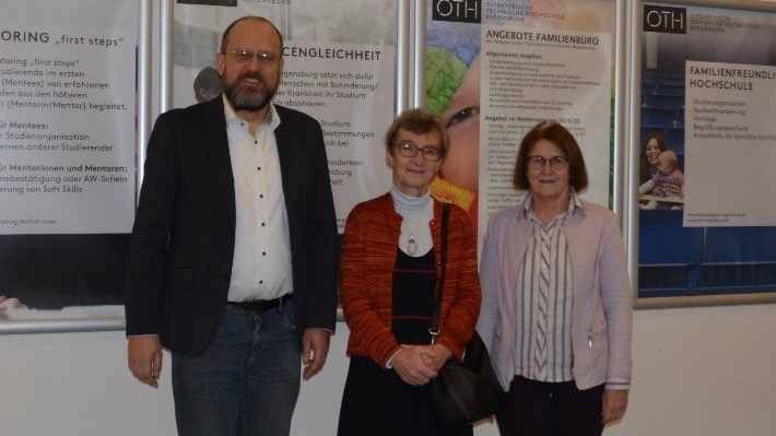 Von links: Vizepräsident der OTH Regensburg Prof. Dr. Thomas Fuhrmann, Prof. Dr. Judita Kucerová von der Masaryk Universität in Brünn und Prof. Dr. Irmgard Schroll-Decker von der Fakultät Angewandte Sozial- und Gesundheitswissenschaften.