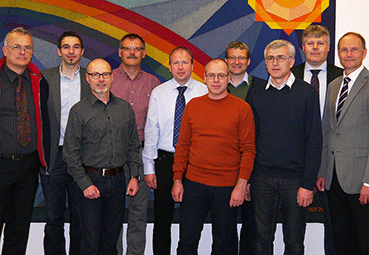 Der Projektverbund aus Vertretern der Industrie, Netzbetreibern und Forschungseinrichtungen startet motiviert in das Projekt SyNErgie: (von links) Wlodzimierz Szewczykowski, Main-Donau Netzgesellschaft mbH, Matthias Haslbeck, OTH Regensburg, Andreas Günt