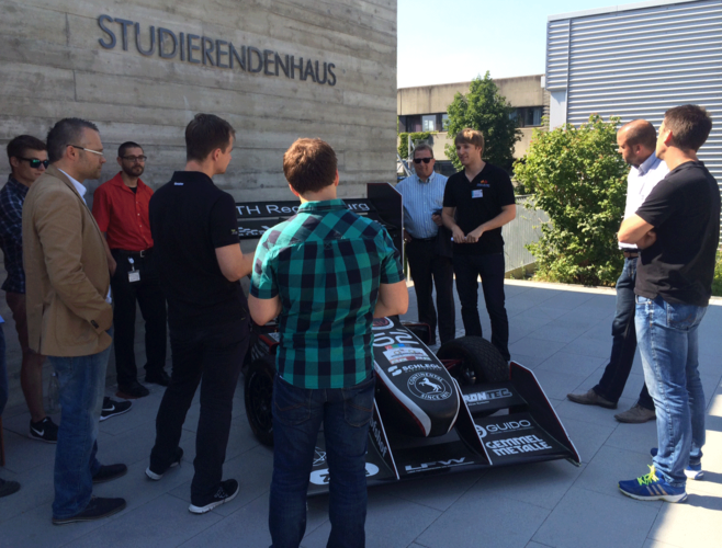 Bewunderung fand der Rennwagen von Dynamics e.V. Foto: OTH Regensburg