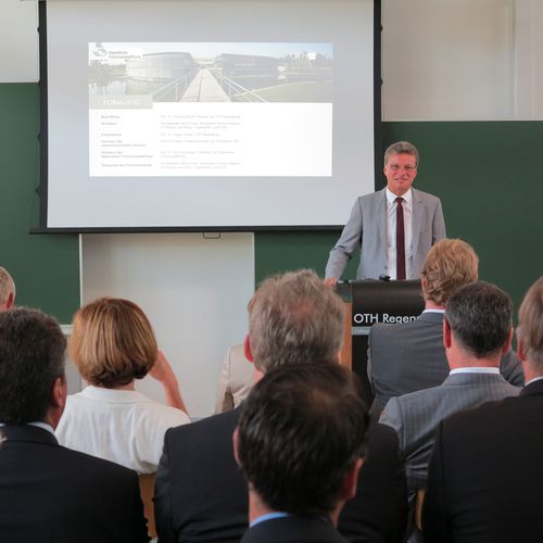 Staatssekretär Bernd Sibler beim Grußwort anlässlich des Kick-Offs des Forschungsverbunds FORMUS³IC.