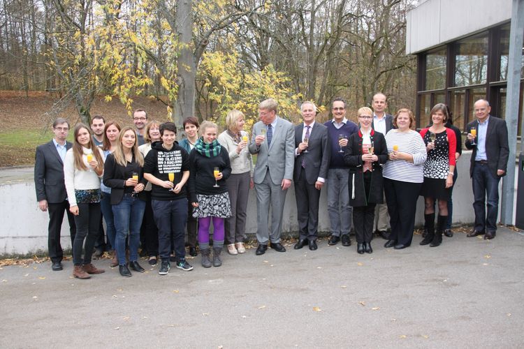 Prof. Dr. Hartmut Rumpf und die Mitglieder der Vertreterversammlung des Studentenwerks Niederbayern/Oberpfalz. Fotos: Studentenwerk Niederbayern / Oberpfalz