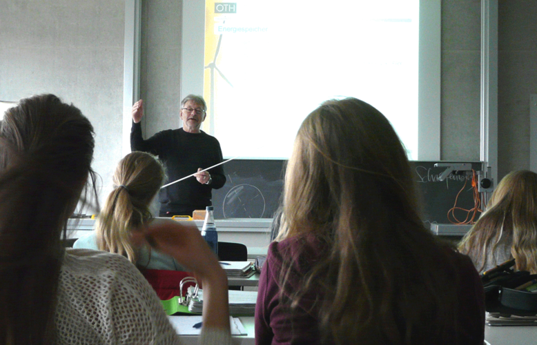 Prof. Scharfenberg im Vortrag über den Klimawandel. Prof. Scharfenberg im Vortrag über den Klimawandel.
