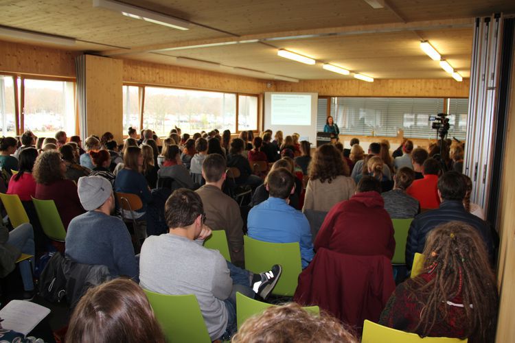 Die einzelnen Vorträge der zweitägigen Veranstaltung im Studierendenhaus der OTH Regensburg waren sehr gut besucht. Foto: Jürgen Heubach