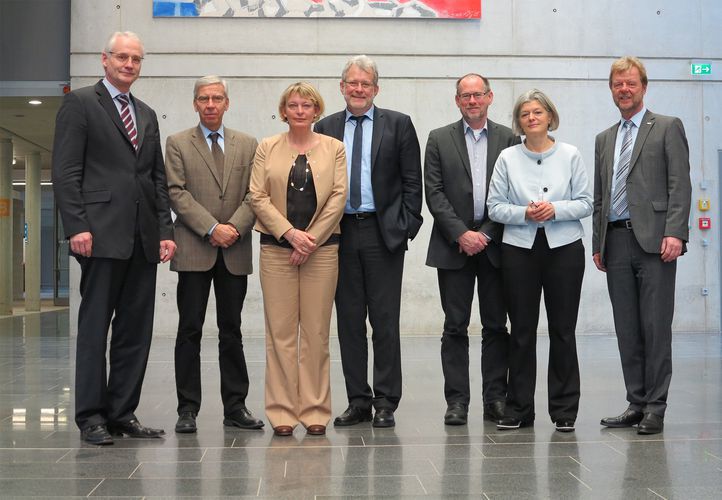 Die Ostbayernrunde - die Präsidenten und Präsidentinnen der INDIGO-Partnerhochschulen - tagen am 13. Januar an der OTH Regensburg: (von links) Prof. Dr. Karl Stoffel, Präsident Hochschule Landshut, Prof. Dr. Udo Hebel, Präsident Universität Regensbur