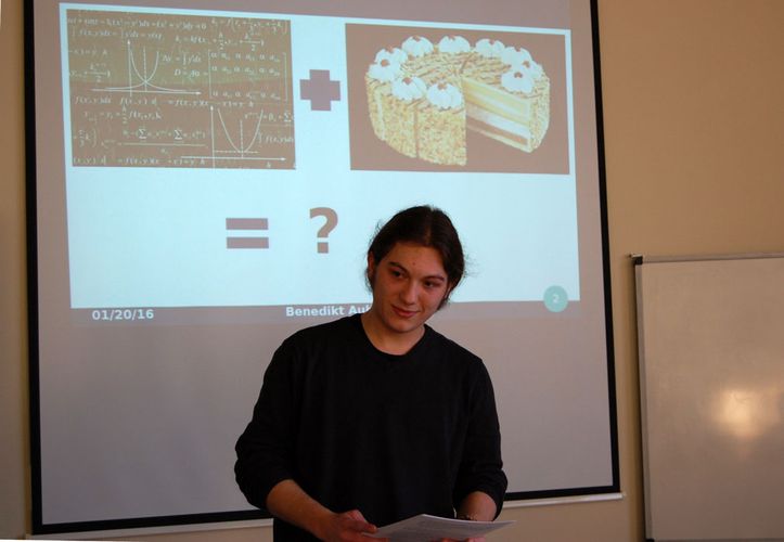 Benedikt Aubeck ermittelte Prognosewerte für eine bedarfsgerechte Produktion und verglich tatsächliche Verkaufszahlen.