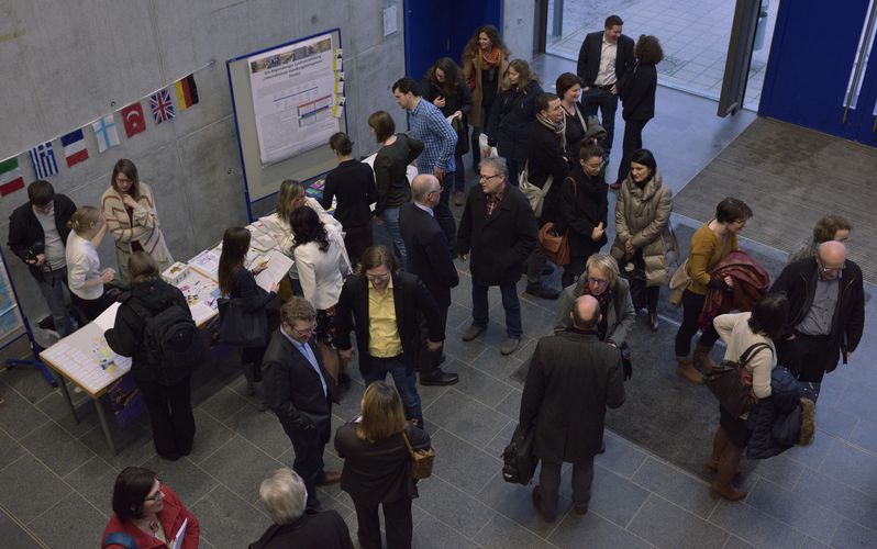 Zahlreiche Besucher und Besucherinnen kamen zum Interkulturellen Tag an die OTH Regenburg.