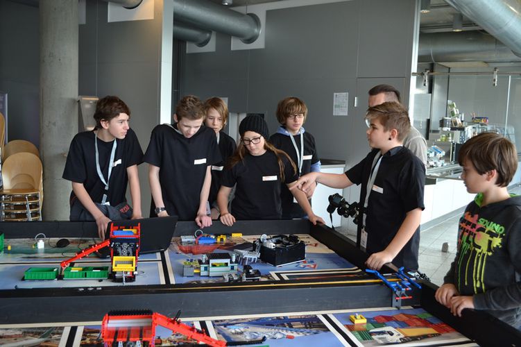 Am 6. Februar wurde an der OTH Regensburg das Europa-Semifinale des First Lego League (FLL) Roboterwettbewerbs ausgetragen.