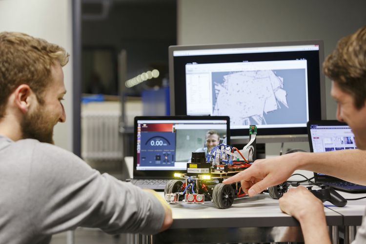 Die OTH Regensburg erhält im aktuellen Hochschulranking des Centrums für Hochschulentwicklung (CHE) erneut hervorragende Bewertungen im Fachbereich Informatik. Foto: OTH Regensburg / www.florianhammerich.com