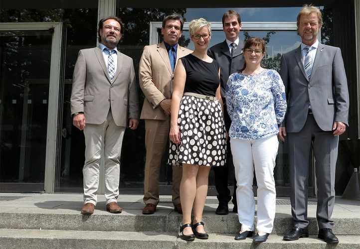 An der OTH Regensburg: (von links) Dipl. Päd. Armin Gardeia, Projektleiter Junge Hochschule Regensburg der OTH Regensburg, Bernd Ackermann, Direktor des Privat-Gymnasiums PINDL in Regensburg, Dr. Dagmar Stark, Privat-Gymnasium PINDL in Regensburg, Prof. 