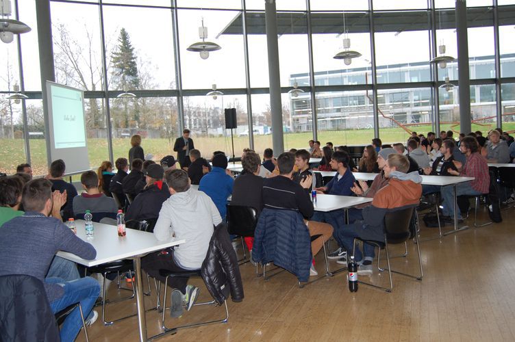 Rund 400 Schülerinnen und Schüler besuchten die Tage der Mathematik an der OTH Regensburg.