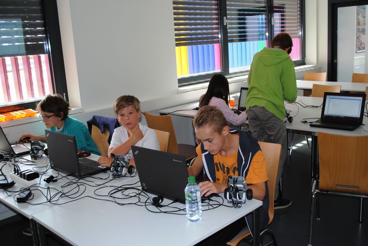 Spannend war auch die Lego EV3 Roboterprogrammierung. Fotos: OTH Regensburg