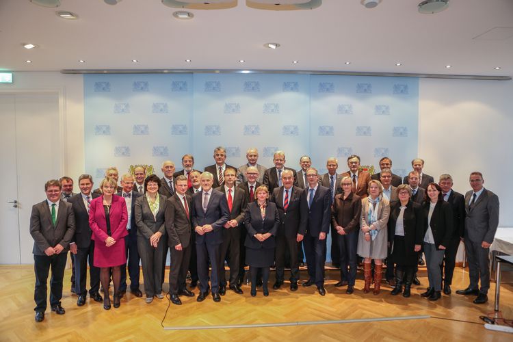 Unter dem gemeinsamen Dach des neuen Bayerischen Wissenschaftsforums (BayWISS) werden Hochschullehrer/innen von Universitäten und Hochschulen für Angewandte Wissenschaften künftig Doktoranden und Doktorandinnen gemeinsam betreuen. Foto: Steffen Leiprec