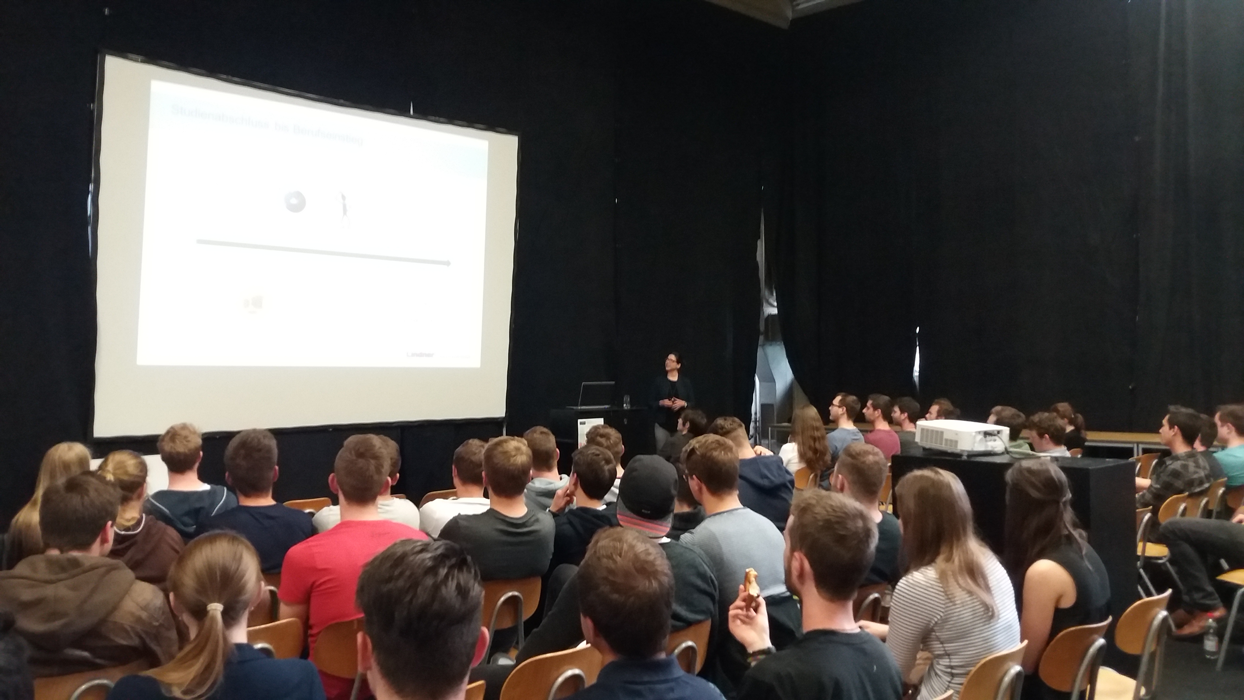Emily Schmidling, Absolventin der Gebäudeklimatik an der OTH Regensburg.