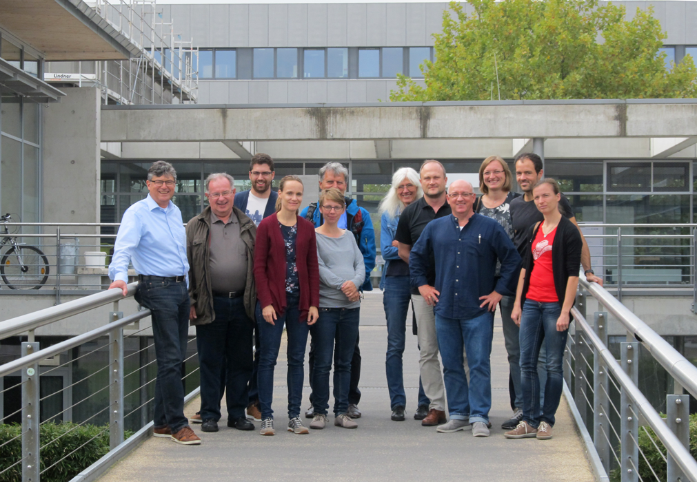 Prof. Dr. Rainer Holmer (links) begrüßte die Gäste vom Apian-Gymnasium Ingolstadt an der OTH Regensburg. OTH Regensburg