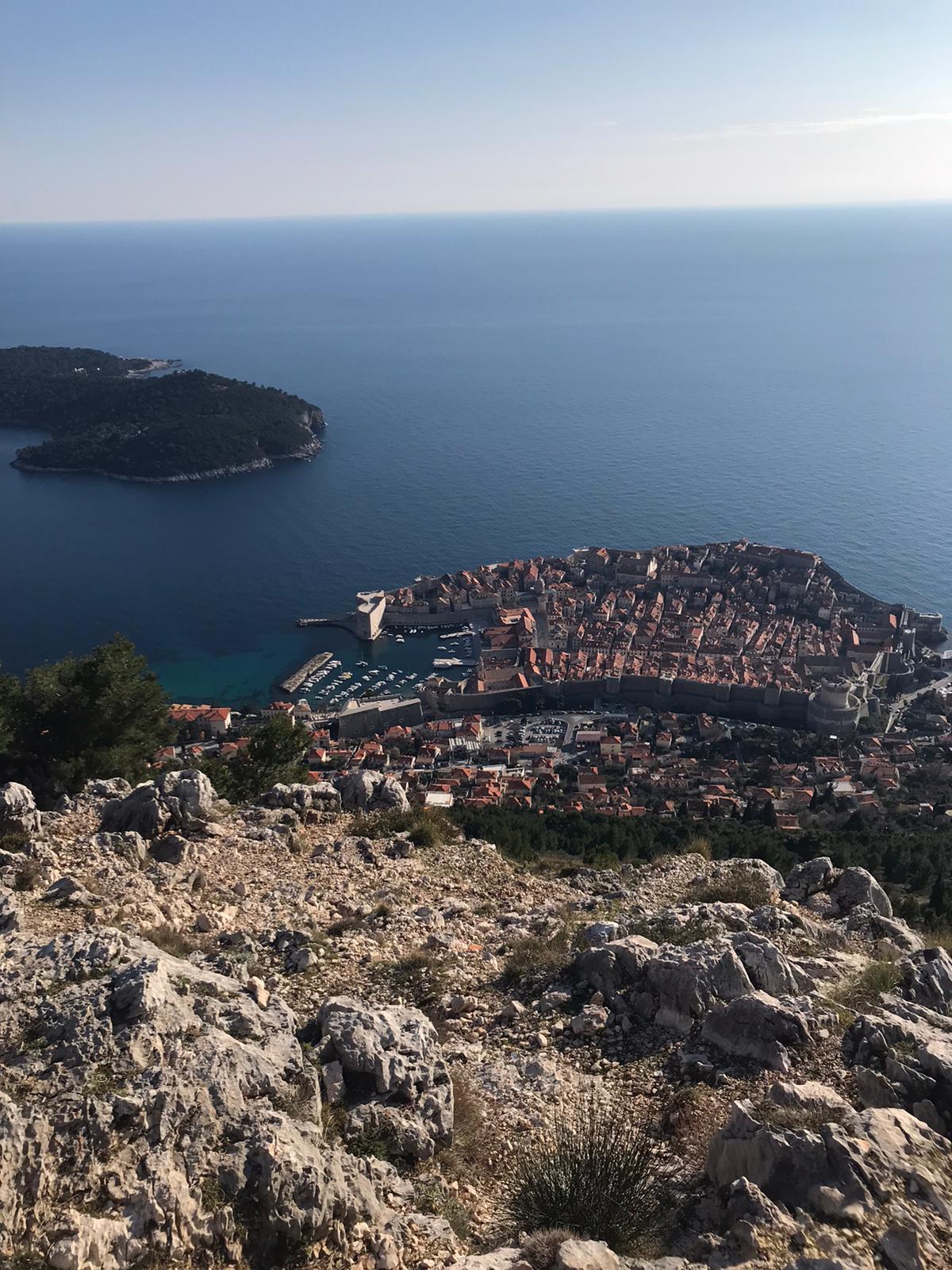 Ihr Auslandssemester in Dubrovnik hat IRM-Studentin Lena Hornecker sehr gefallen – hier ein Blick auf die historische Altstadt von oben.