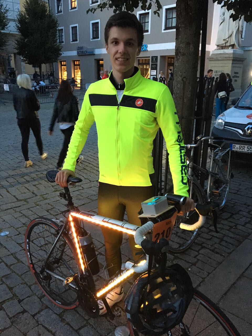 Student Michael Deml hat sein Rennrad mit ein paar Messtechnik-Besonderheiten ausgestattet.
