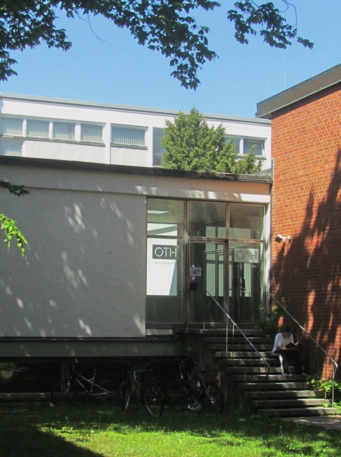 Der Osteingang der Prüfeninger Straße.