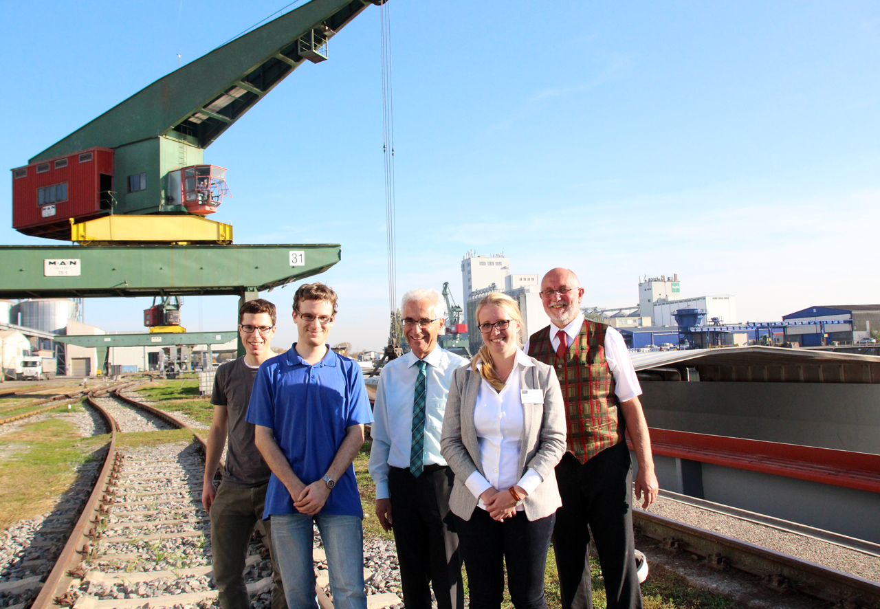 Die CDNI-Projektverantwortlichen der OTH Regensburg: (von links) Thomas Poxleitner, Simon Hofer, Prof. Dr. Andreas Ottl, Agnes Kraml und Prof. Dr. Walter Rieger. Foto: OTH Regensburg