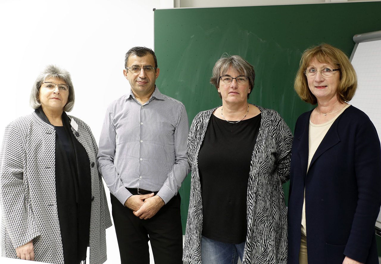 (von links) Marga Teufel, Leiterin der Gleichstellungsstelle der Stadt Regensburg, Referent Prof. Dr. Ahmet Toprak, Prof. Dr. Clarissa Rudolph, Fakultät Angewandte Sozial-und Gesundheitswissenschaften und Prof. Dr. Christine Süß-Gebhard, Frauenbeauftra