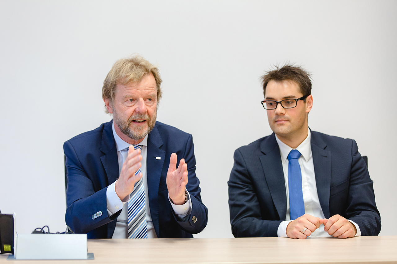 Bei der Pressekonferenz: (von links) Prof. Dr. Wolfgang Baier, Präsident der OTH Regensburg, und der neu berufene Prof. Dr. Mathias Obergrießer. Foto: Daniel Schwaiger, Bayerischer Bauindustrieverband e.V.