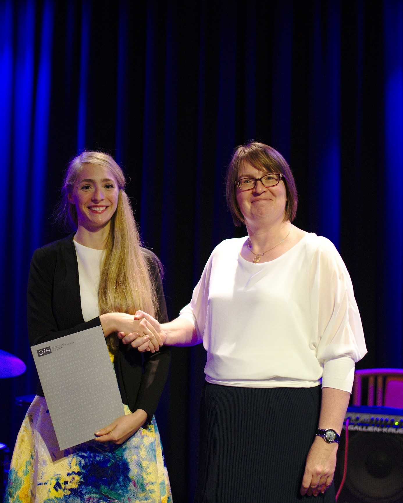 (von links) Marion Lößl und Prof. Dr. Birgit Rösel