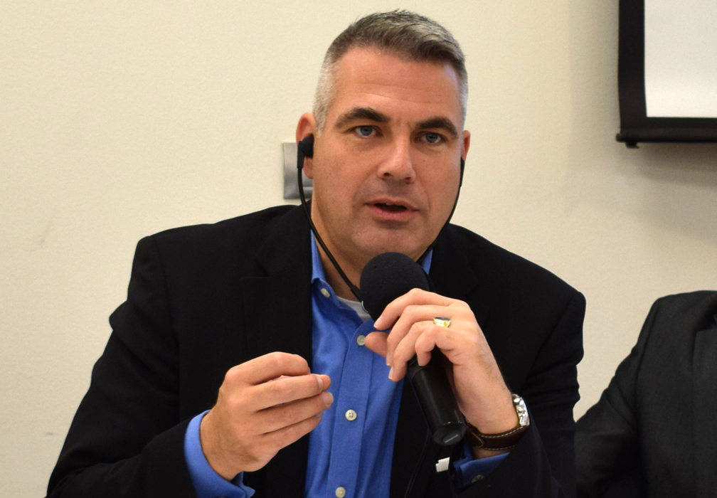 Prof. Dr. Sean Patrick Saßmannshausen, OTH Regensburg, in seinem Vortrag.